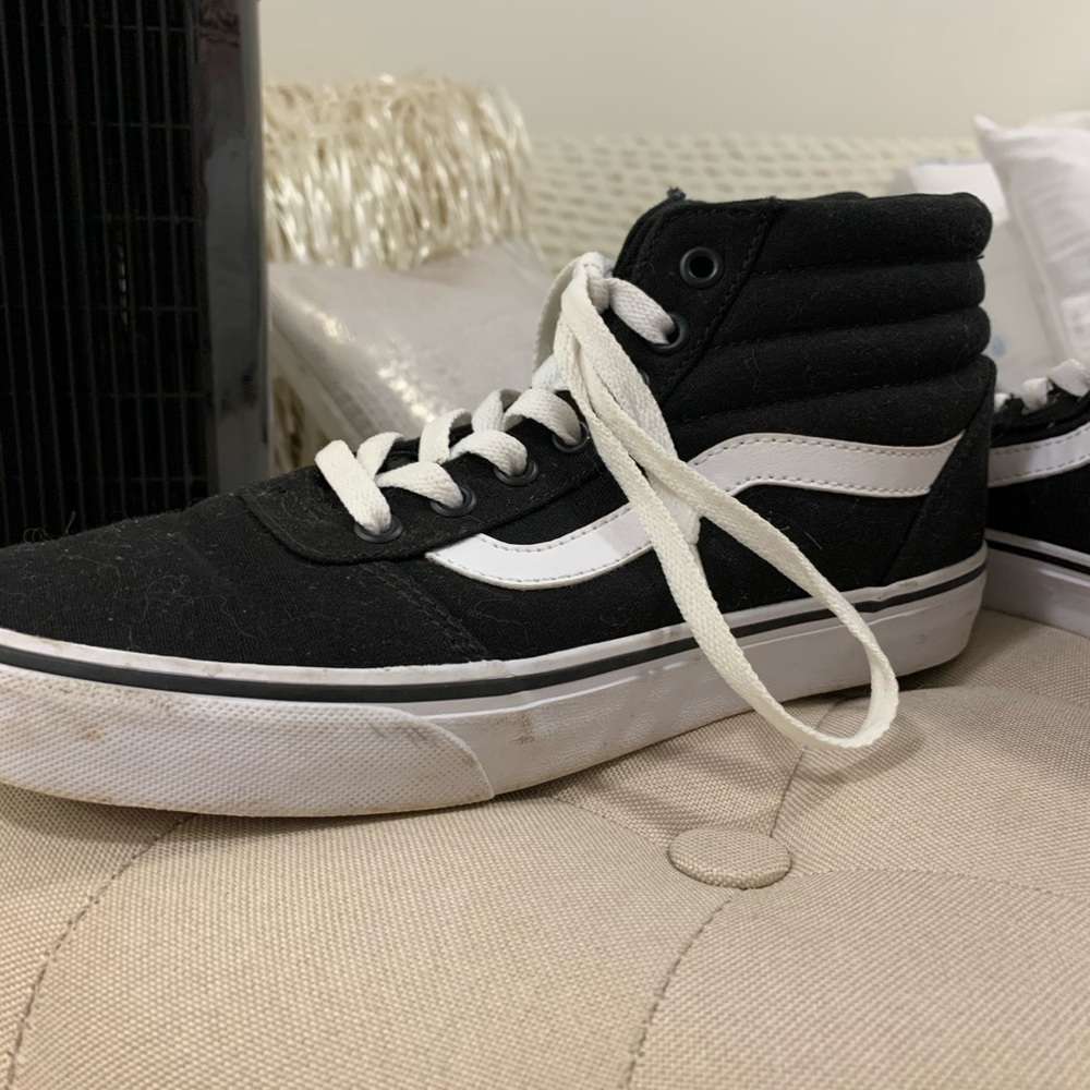 Women’s black high top vans ( sk8-hi)